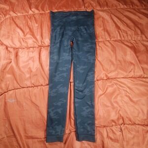 Spanx LOOK at Me Now Seamless Leggings Black Camo Size Medium EUC‎